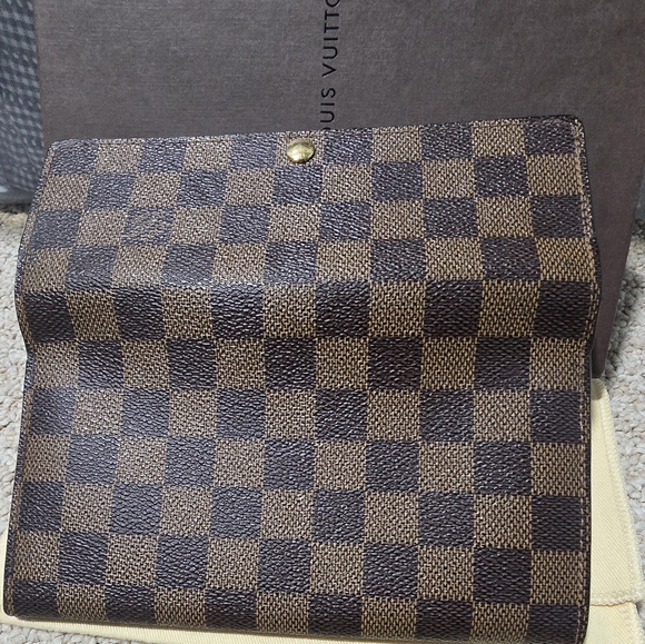 Louis Vuitton Damier Ebene Sarah Wallet - Picture 7 of 16